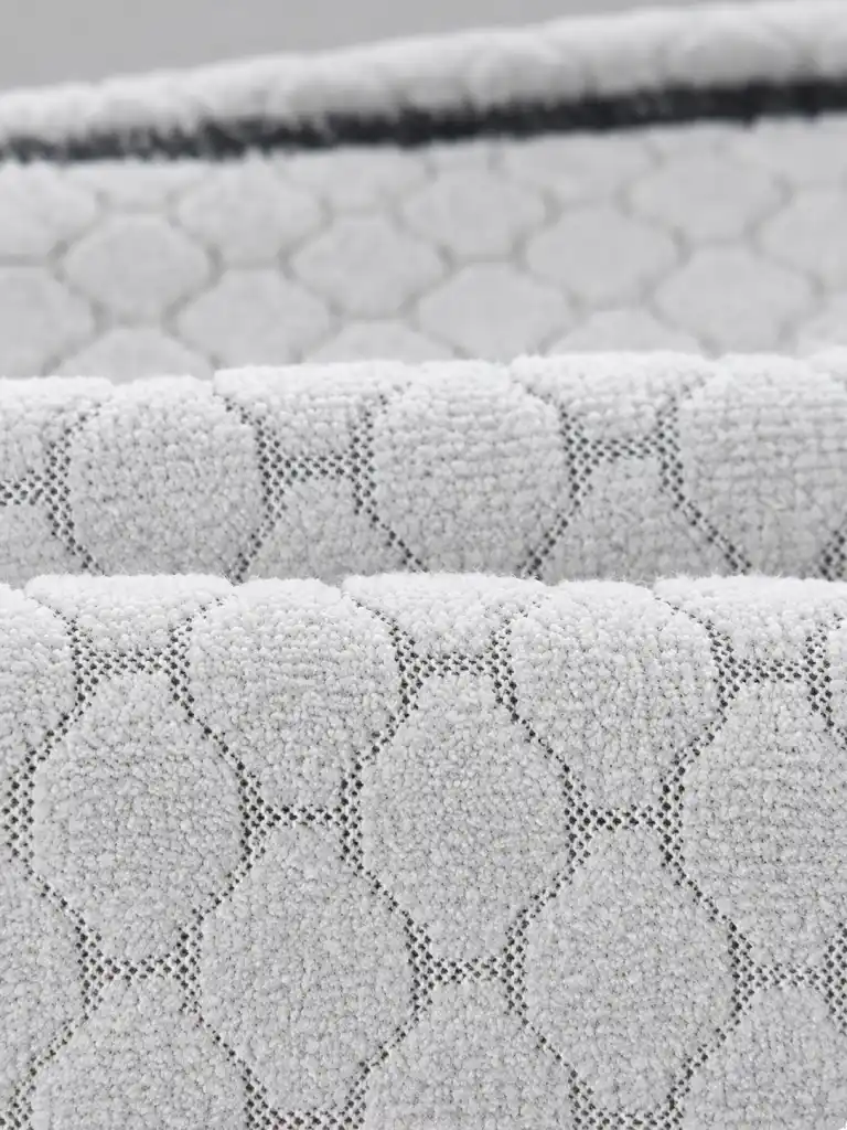 Detail of inner lining and breathable fabric contact surface